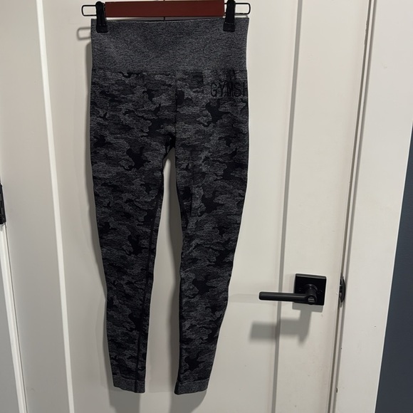 Gymshark Adapt Seamless Black Camo Leggings - Picture 4 of 9